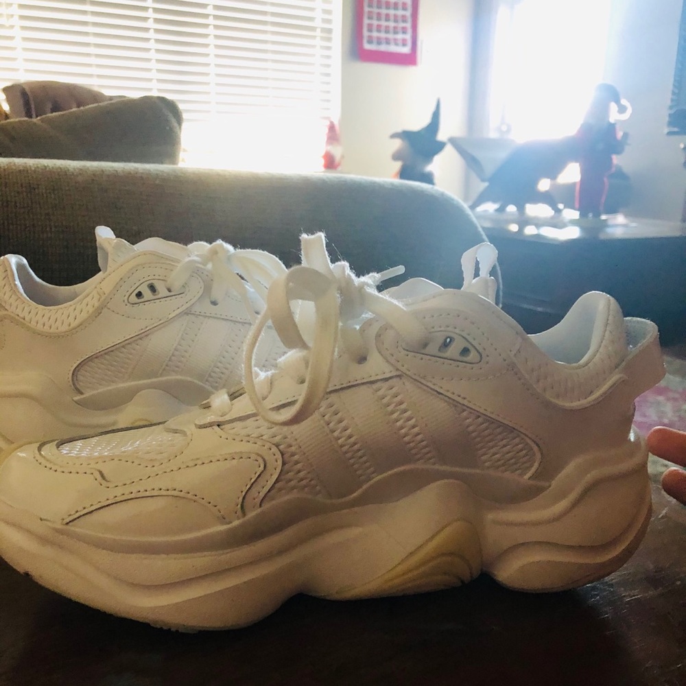 Adidas Magmur Runner Athletic Shoes Women's sz 7.5